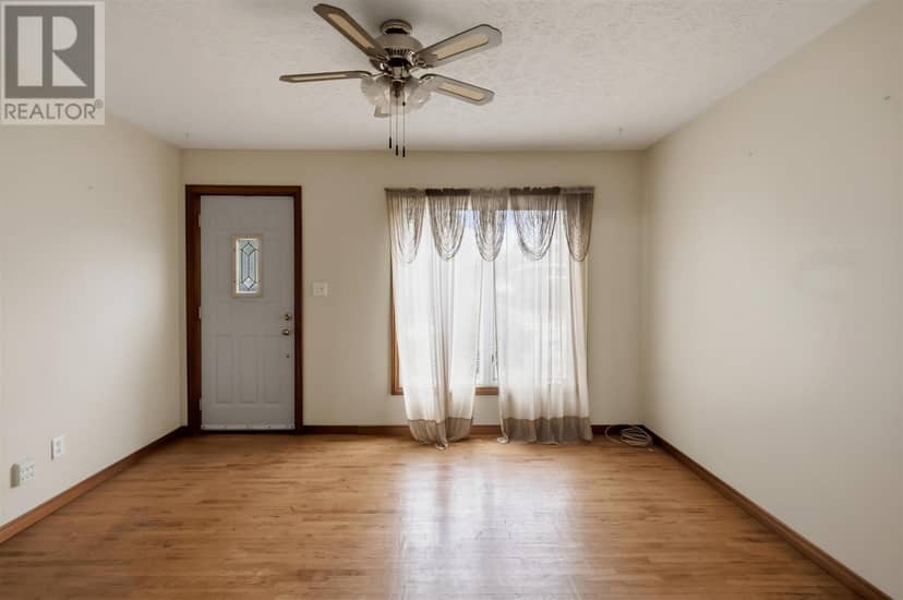 165 Spadina AVE — photo 2 of 24