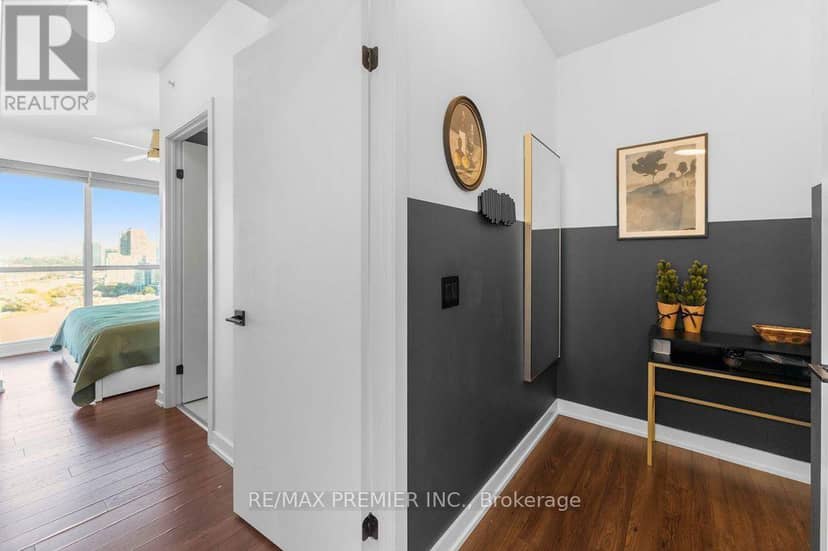 1807 - 10 Park Lawn Road — photo 7 of 40