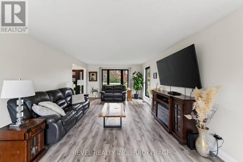 3321 Silverwood Drive — photo 13 of 39
