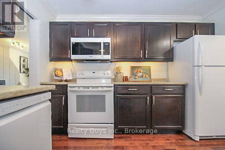 734 Sherbrooke Street — photo 21 of 40
