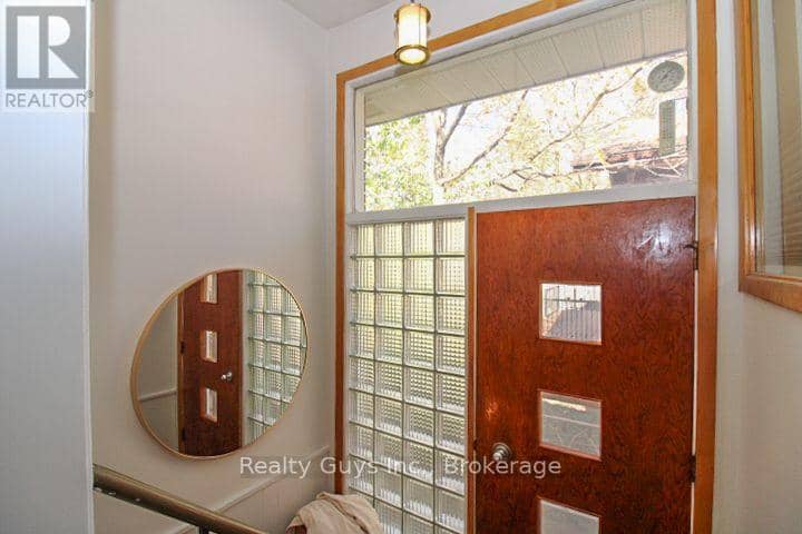 734 Sherbrooke Street — photo 9 of 40