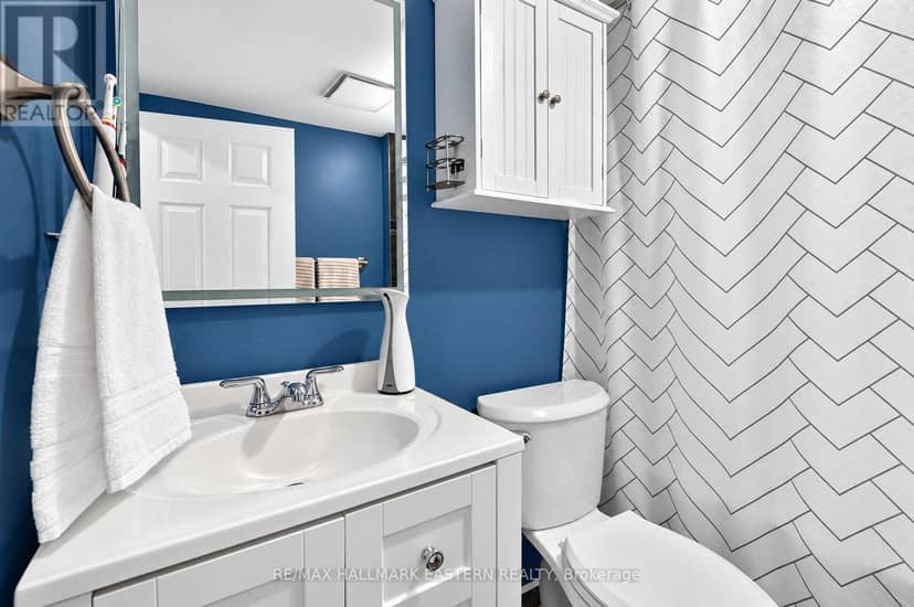 563 Howden Street — photo 14 of 40