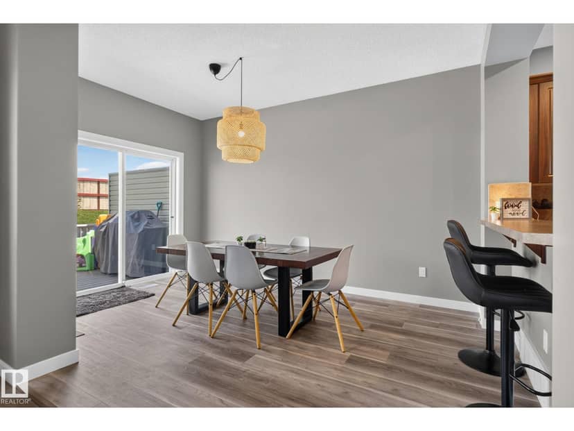 385 Simmonds Wy — photo 12 of 32