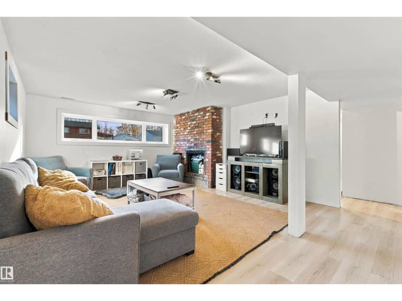 5708 47 AV — photo 20 of 35