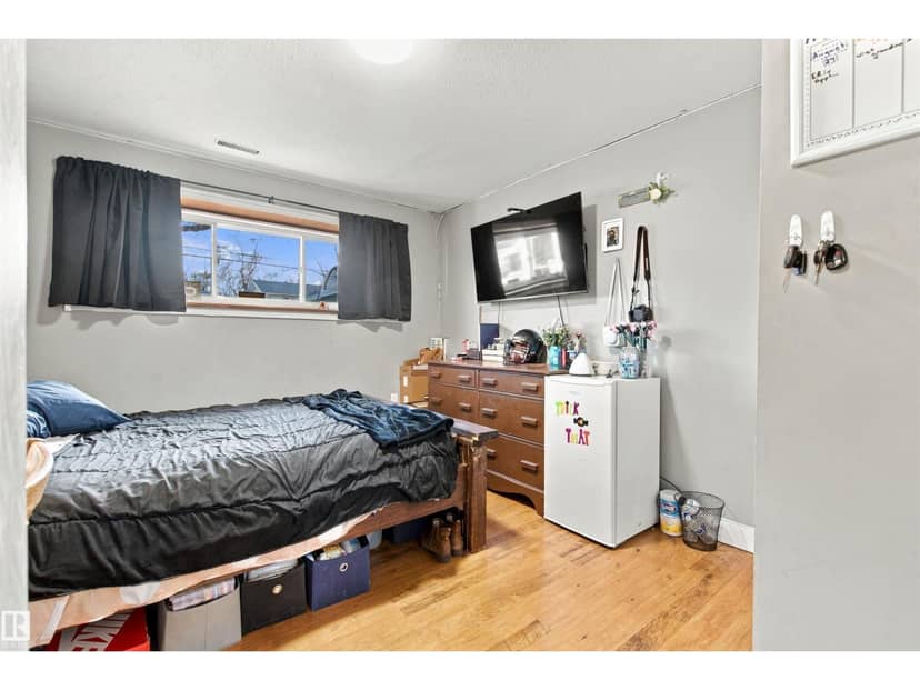 5708 47 AV — photo 26 of 35