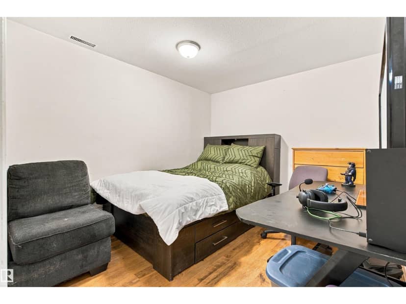 5708 47 AV — photo 27 of 35