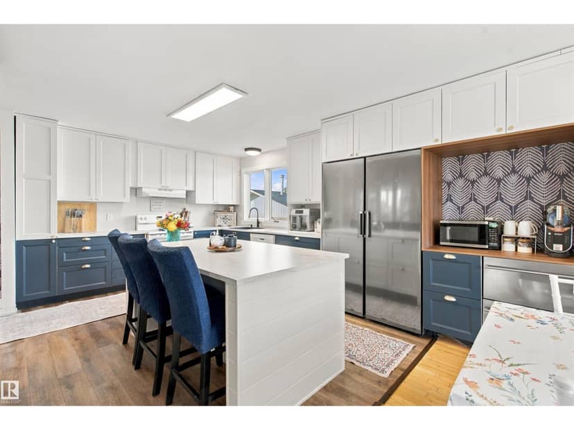 5708 47 AV — photo 9 of 35