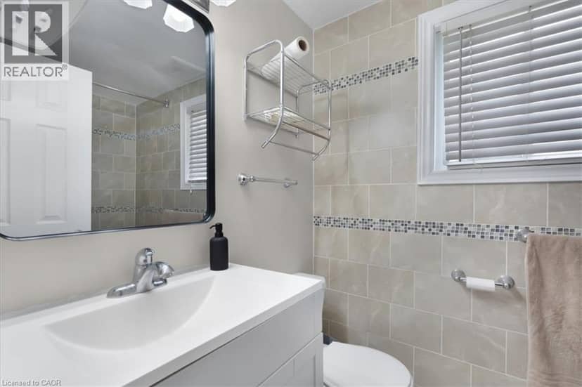 421 BAIRSTOW Crescent — photo 16 of 33