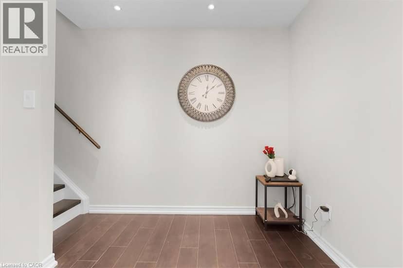 421 BAIRSTOW Crescent — photo 13 of 33