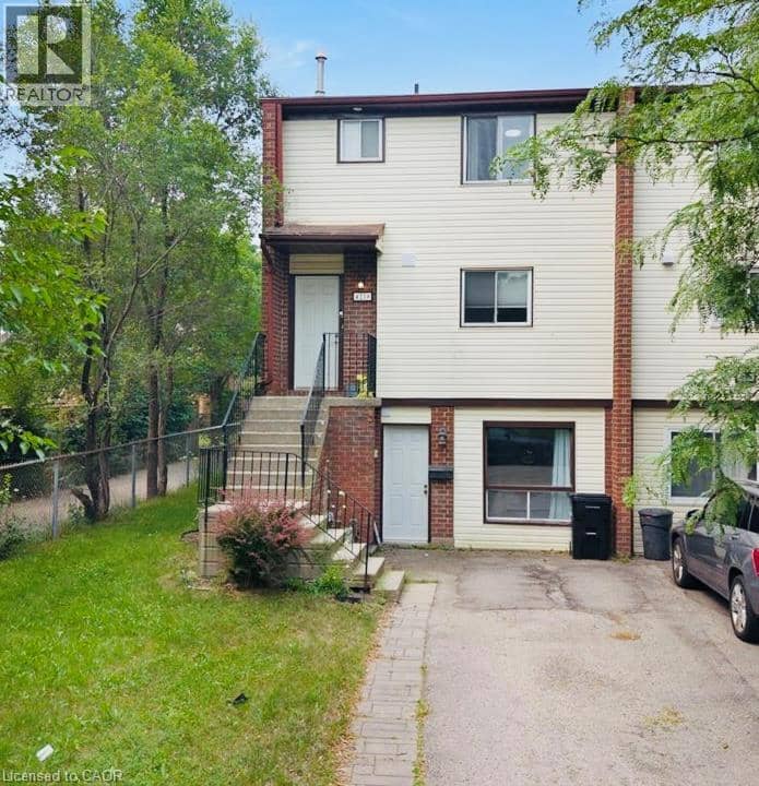 421 BAIRSTOW Crescent — photo 1 of 33