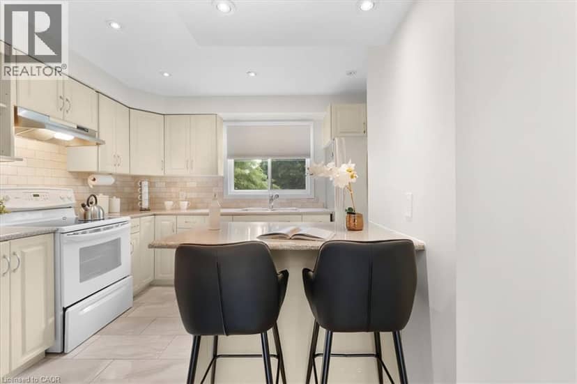 421 BAIRSTOW Crescent — photo 7 of 33