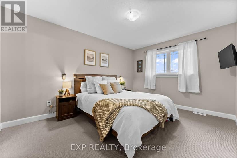 76 Vimy Ridge Crescent — photo 21 of 37