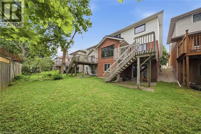 19 BOULDER Crescent — photo 32 of 40