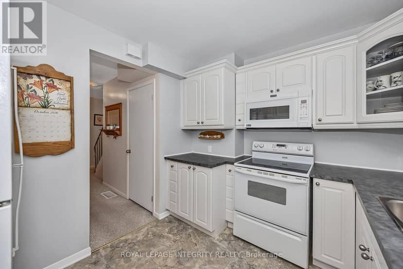 262 Edward Street S — photo 12 of 40