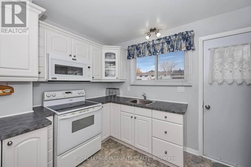 262 Edward Street S — photo 13 of 40