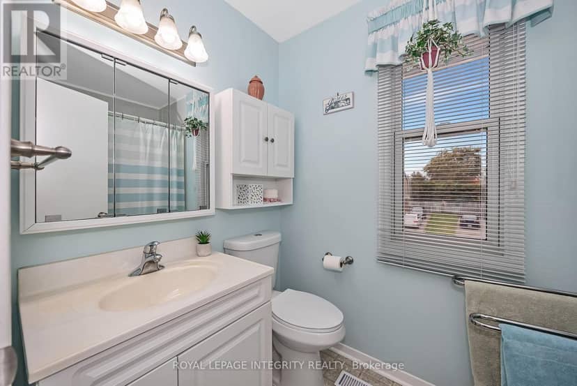 262 Edward Street S — photo 25 of 40