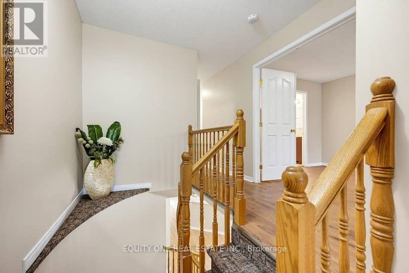 345 Applecross Crescent — photo 18 of 40