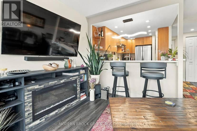 902 - 109 King Street E — photo 19 of 40