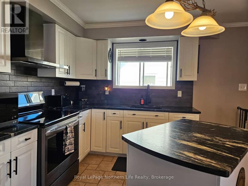 472 Albert Street — photo 18 of 39
