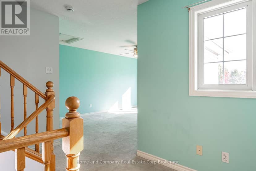 82 Walsh Crescent — photo 16 of 37