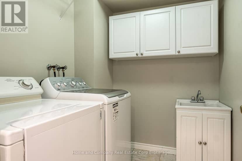 82 Walsh Crescent — photo 24 of 37