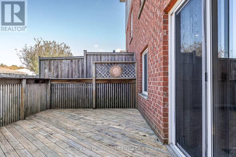 82 Walsh Crescent — photo 28 of 37