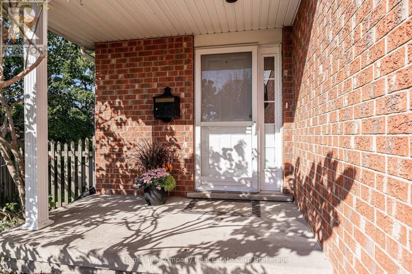 82 Walsh Crescent, Stratford, photo 7