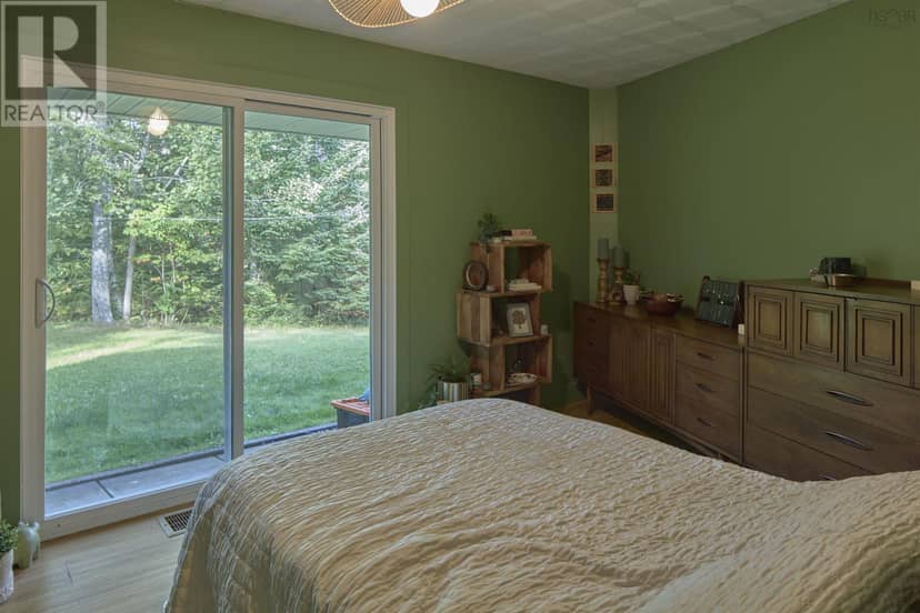 284 ENFIELD Road — photo 16 of 40