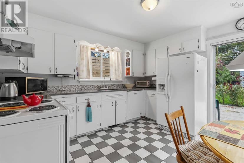 6930 Patricia Street — photo 15 of 40