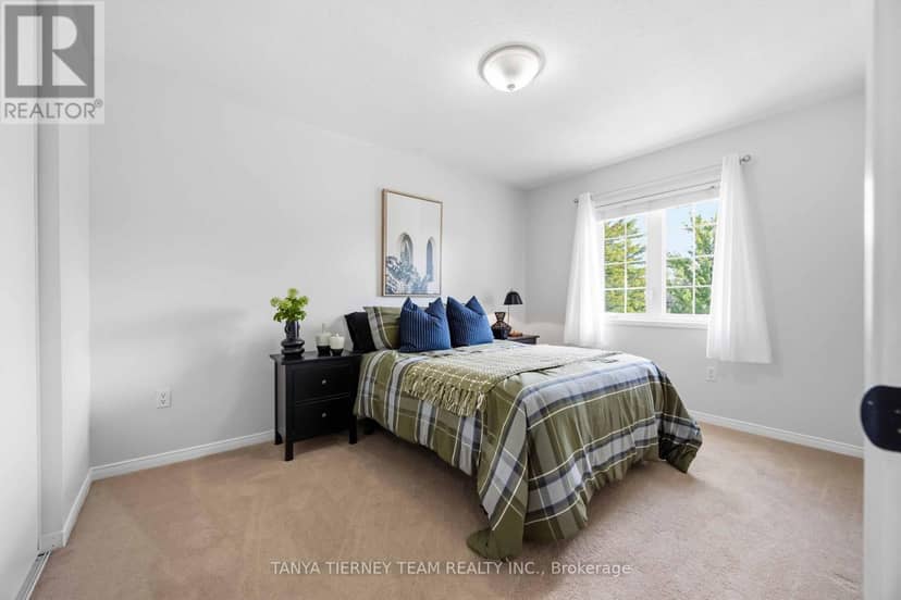 828 Taggart Crescent — photo 35 of 40