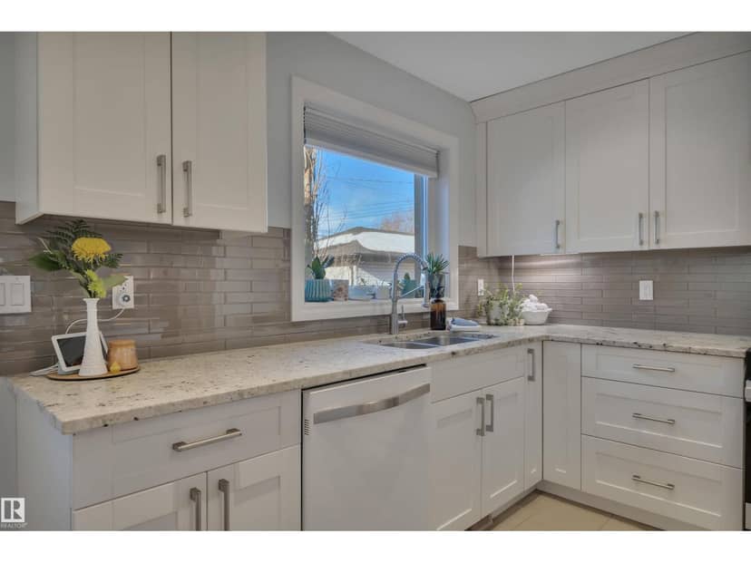 11234 105 ST NW — photo 10 of 40