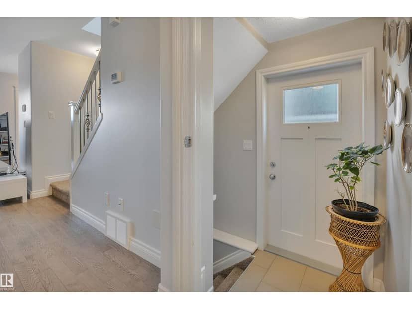 11234 105 ST NW — photo 22 of 40