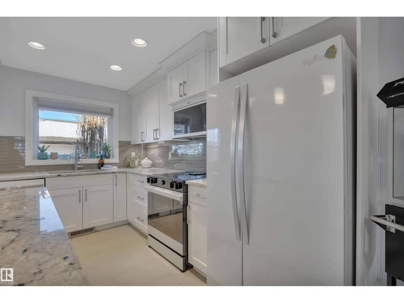 11234 105 ST NW — photo 12 of 40