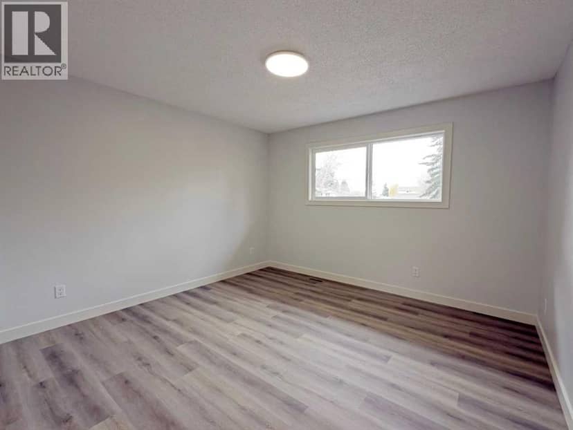 7032 78 Street NW — photo 18 of 40