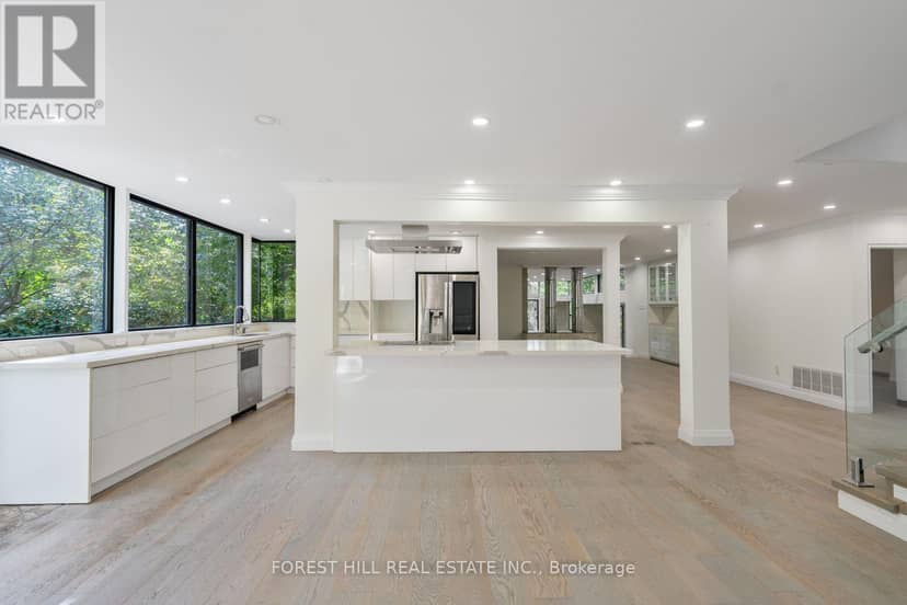 38 Riverside Boulevard — photo 9 of 37