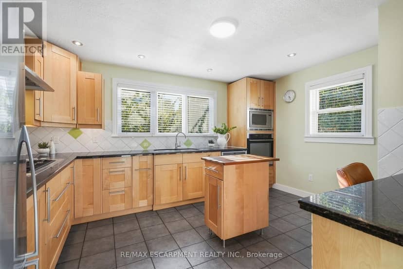 313 North Shore Boulevard — photo 11 of 40