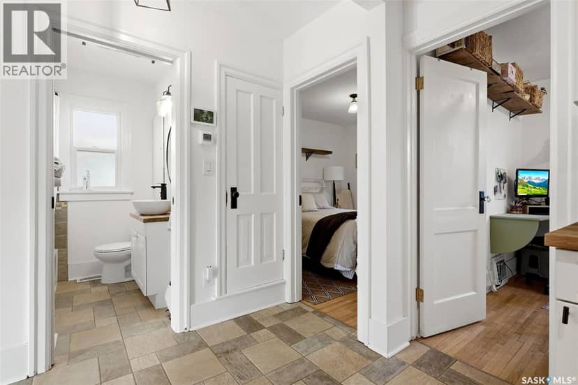 2263 Queen STREET — photo 13 of 39