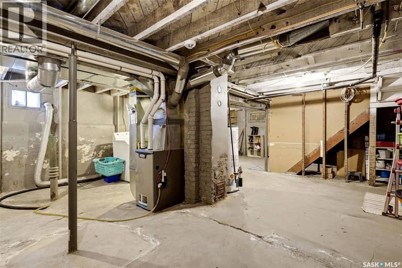 2263 Queen STREET — photo 22 of 39