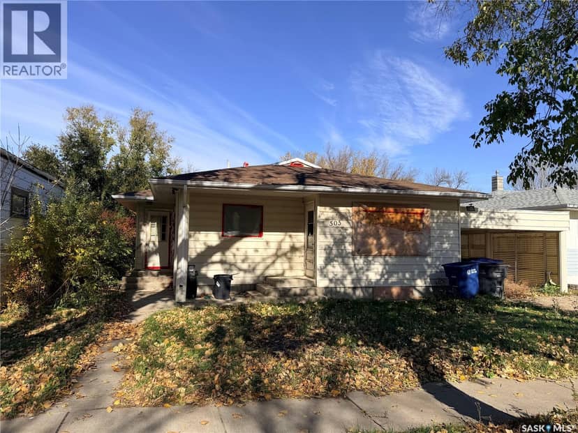 505 4th AVENUE E, Assiniboia, photo 2