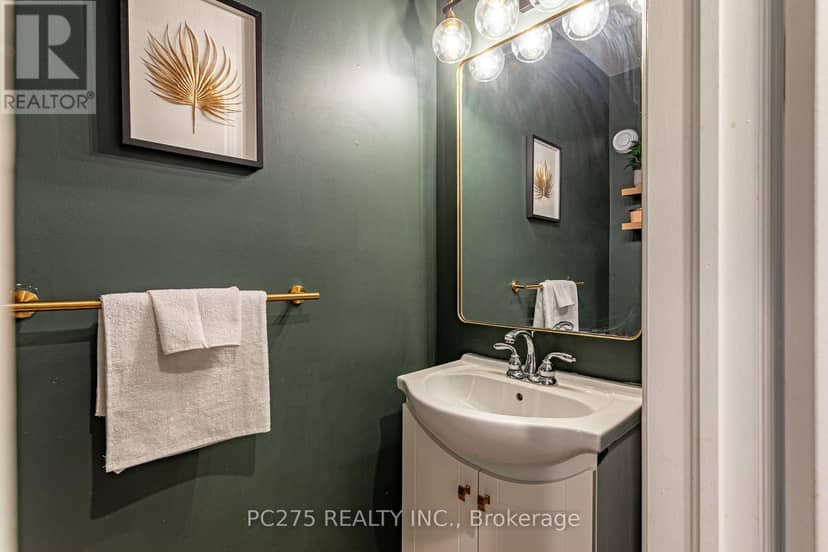 276 King Street E — photo 24 of 40