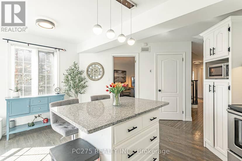 276 King Street E — photo 18 of 40