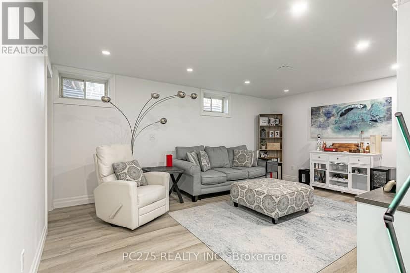 276 King Street E — photo 36 of 40