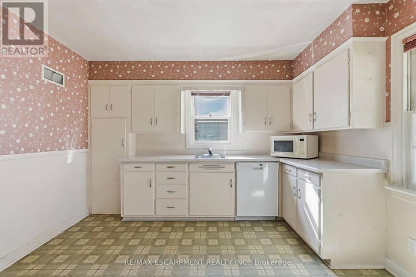 55 Lakeview Avenue — photo 13 of 29