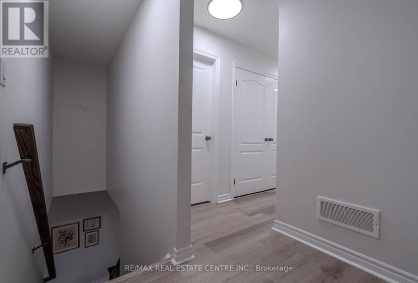 91 Yvonne Crescent — photo 29 of 40