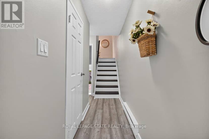 6 - 21 Rosedale Court — photo 13 of 40