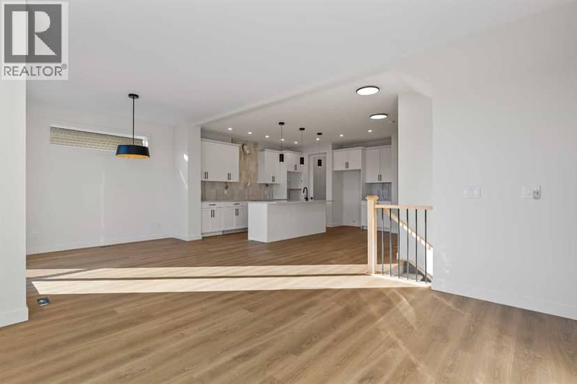 875 Hampshire Crescent NE — photo 17 of 40