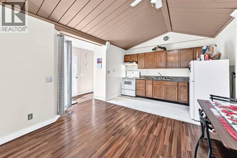 130, 5404 10 Avenue SE — photo 16 of 39