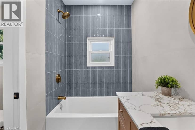 43 BRUCEDALE Avenue E — photo 17 of 40