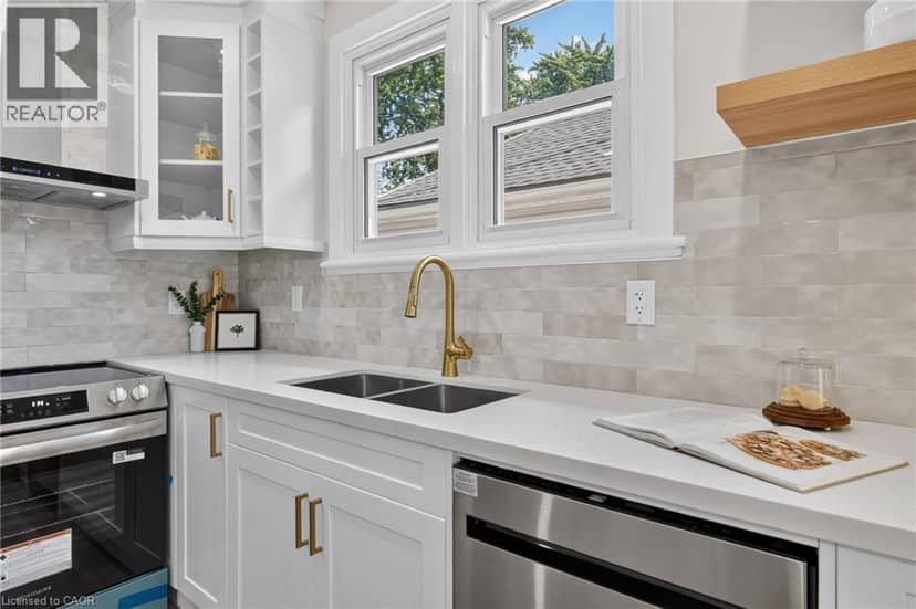 43 BRUCEDALE Avenue E — photo 11 of 40