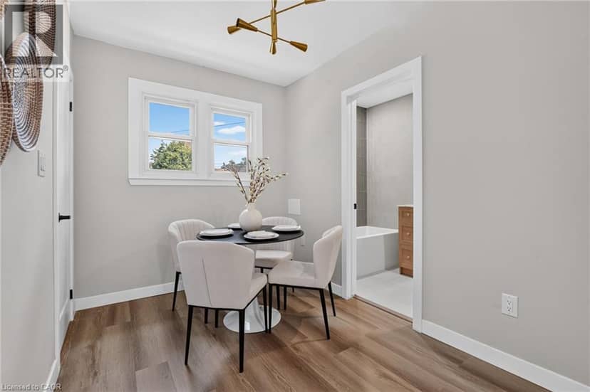 43 BRUCEDALE Avenue E — photo 15 of 40